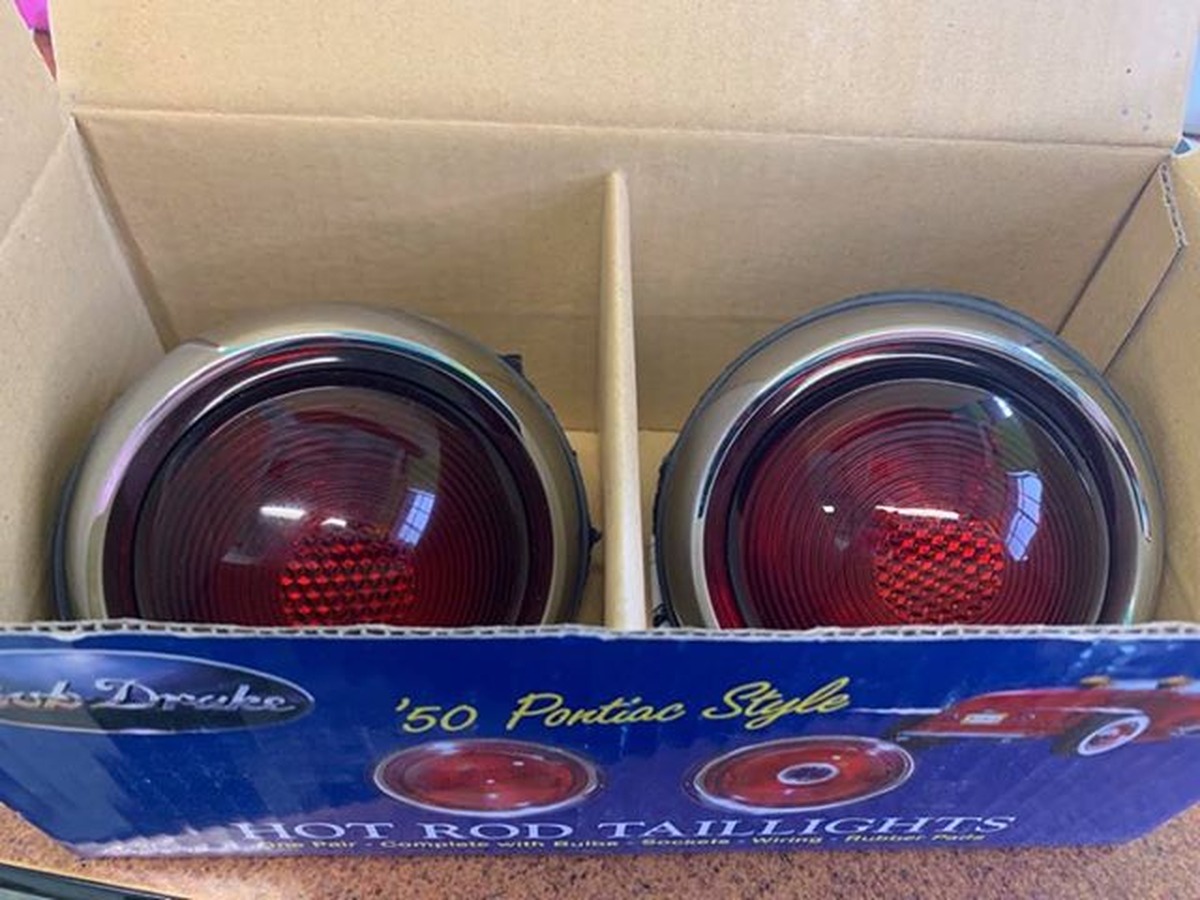 Pontiac style Tail Light - Tail Light Assy Pontiac Style Bulbed one pair